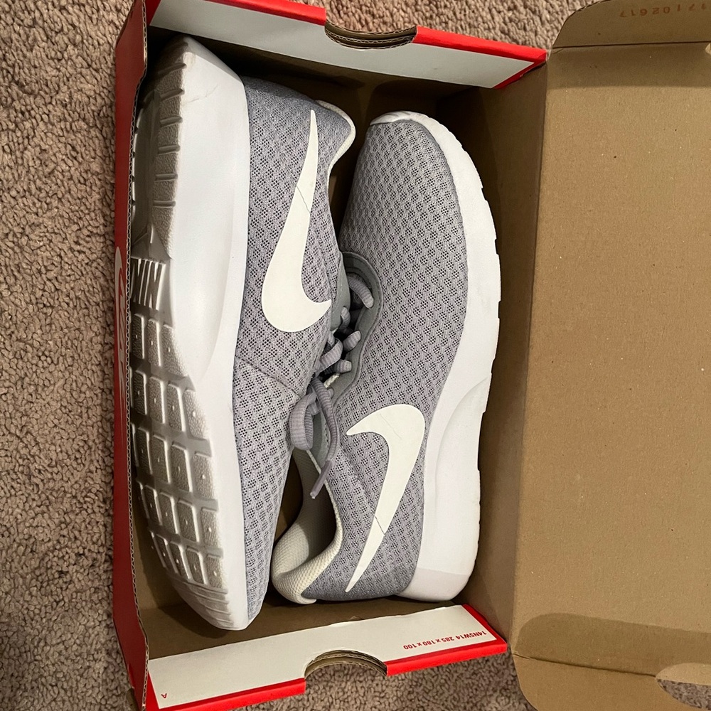 Nike women’s Tanjun